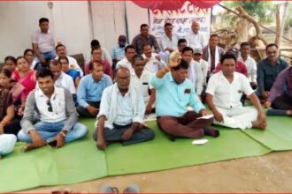 CG NEWS : पंचायत सचिव संघ की अनिश्चितकालीन हड़ताल जारी, शासकीयकरण की मांग पर अड़े सचिव
