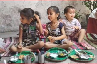 Maha Ashtami festival : चैमहाअष्टमी पर श्रद्धालुओं ने किया कन्या पूजन, दुर्गा के नौ रूपों की पूजा-अर्चना