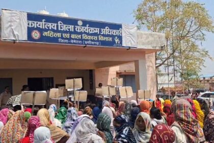 CG NEWS :आंगनबाड़ी कार्यकर्ताओं का जोरदार प्रदर्शन, कलेक्टर के नाम सौंपा गया ज्ञापन