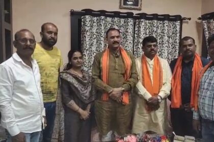 CG NEWS : पहलगाम हमले में फंसे चिरमिरी के दो परिवार सकुशल लौटे, स्वास्थ्य मंत्री ने पहुंचकर जाना हालचाल