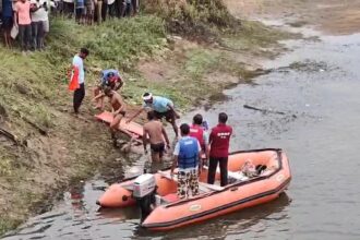 CG NEWS : नदी में गिरा ट्रक, 24 घंटे बाद बरामद हुआ युवक का शव