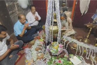 CG NEWS : नव नियुक्त कलेक्टर बी. एस. ऊइके ने कुलेश्वर महादेव मंदिर में की पूजा-अर्चना