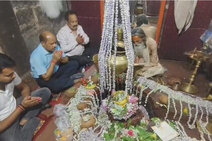 CG NEWS : नव नियुक्त कलेक्टर बी. एस. ऊइके ने कुलेश्वर महादेव मंदिर में की पूजा-अर्चना