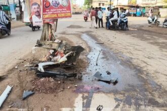 CG NEWS : खंभे से टकराई कार , युवक-युवती की मौके पर मौत