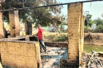 CG NEWS : अज्ञात व्यक्ति ने होटल और फल की दुकान में लगाई आग, बिजली विभाग को हुआ नुकसान