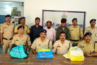 CG NEWS : प्रतिबंधित नशीली सिरप के साथ तीन आरोपी गिरफ्तार, चांपा पुलिस की बड़ी कार्रवाई