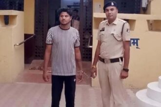 CG NEWS : पैसे का लालच देकर नाबालिग से शराब बिकवा रहा था दारू भट्टी का मैनेजर, गिरफ्तार  