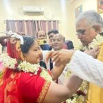 CG NEWS :60 की उम्र में दिलीप घोष ने रिंकू मजूमदार संग रचाई शादी, बंगाल की राजनीति में खिला प्रेम का फूल