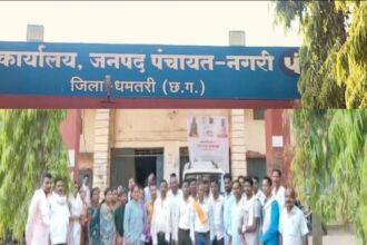 CG NEWS : जनपद पंचायत नगरी के सीईओ द्वारा आदिवासी महिला सरपंच के खिलाफ नोटिस जारी, सरपंच संघ में आक्रोश