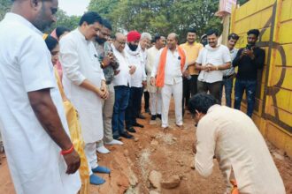 CG NEWS :वार्डवासियों की वर्षों पुरानी मांग आखिरकार हुई पूरी,डामरीकरण रोड निर्माण का भूमिपूजन संपन्न