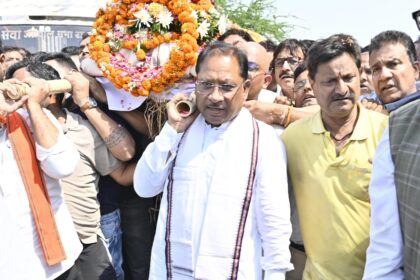 Breaking News: आतंकी हमले में शहीद दिनेश मिरानिया को सीएम विष्णु देव साय ने दी अंतिम विदाई