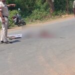 CG ACCIDENT BREAKING : तेज रफ्तार ट्रेलर ने बाइक सवार को कुचला, मौके पर मौत 