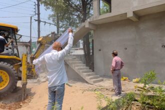 CG: अतिक्रमण पर निगम की बड़ी कार्रवाई, अवैध शादी हॉल जमींदोज...बिना अनुमति निर्माण पर की गई कार्यवाही