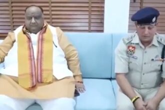 VIRAL VIDEO : हरियाणा में बीजेपी नेता ने DSP से मंगवाई माफी, वीडियो हुआ वायरल
