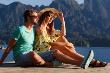 Couple Travel Plan Tips: कपल्स के लिए स्मार्ट ट्रैवल टिप्स: बजट में भी बनाएं यादगार यात्रा
