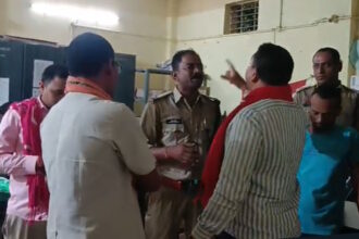 CG NEWS : रिश्वतखोरी के आरोप में ग्रामीणों ने पोड़ी पुलिस चौकी का किया घेराव, ASI पर दो लाख रुपए लेने का आरोप