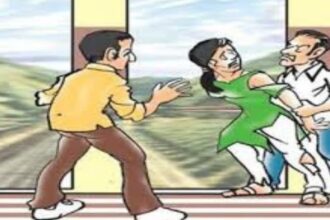 Crime News : कोचिंग जा रही छात्रा से सरेआम छेड़छाड़, दुपट्टे से गला दबाकर जान से मारने की कोशिश