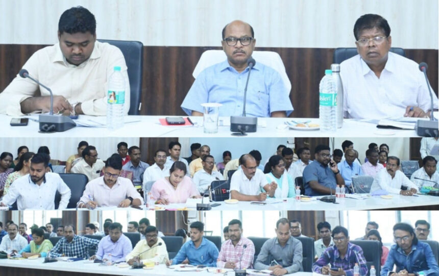 CG NEWS : प्रधानमंत्री आवास योजना में लापरवाही, कलेक्टर ने 11 पंचायत सचिवों को थमाई नोटिस