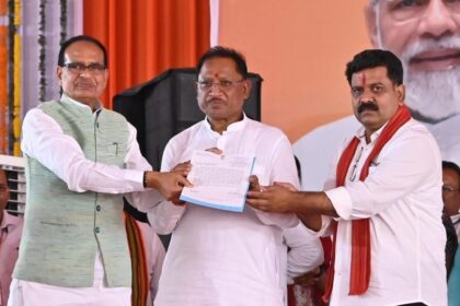 Chhattisgarh : अब कोई गरीब कच्चे मकान में नहीं रहेगा, सबके बनेंगे पक्के मकान : केंद्रीय मंत्री चौहान ने मुख्यमंत्री को सौंपा 3 लाख 700 पीएम आवासों का स्वीकृति पत्र