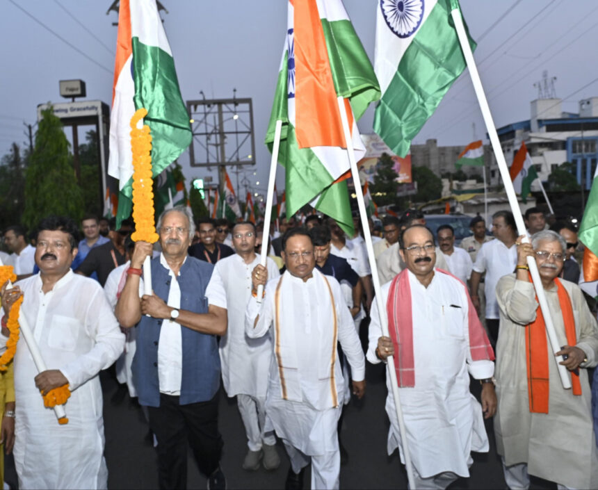 CG Tiranga Yatra: तिरंगा यात्रा में उमड़ा जन सैलाब, नागरिकों ने दिया एकजुटता और देशभक्ति का संदेश, CM साय बोले- राष्ट्रीय सुरक्षा के लिए हम सब एकजुट