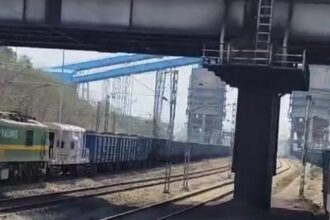 CG NEWS : सिग्नल से मेमू ट्रेन कोयला साइडिंग में घुसी, स्टेशन मास्टर सहित दो अधिकारियों पर निलंबन की कार्रवाई