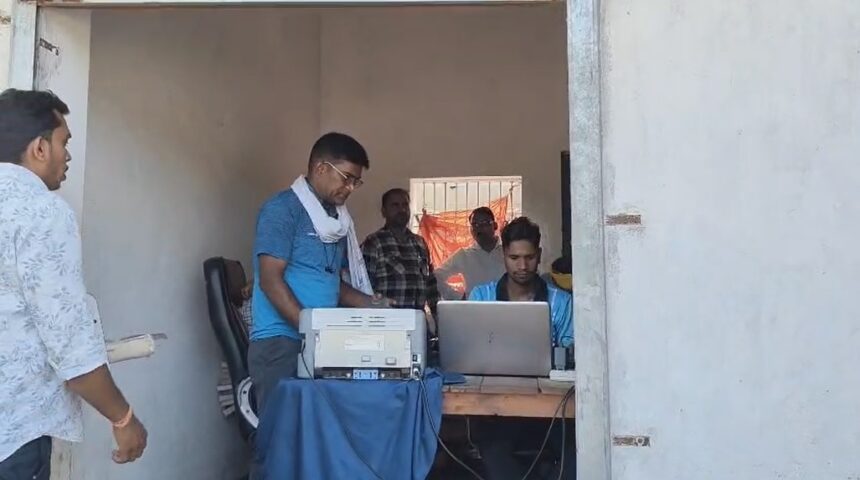 CG NEWS : रंगे हाथ रिश्वत लेते पटवारी गिरफ्तार, एंटी करप्शन ब्यूरो की कार्रवाई से क्षेत्र में हड़कंप