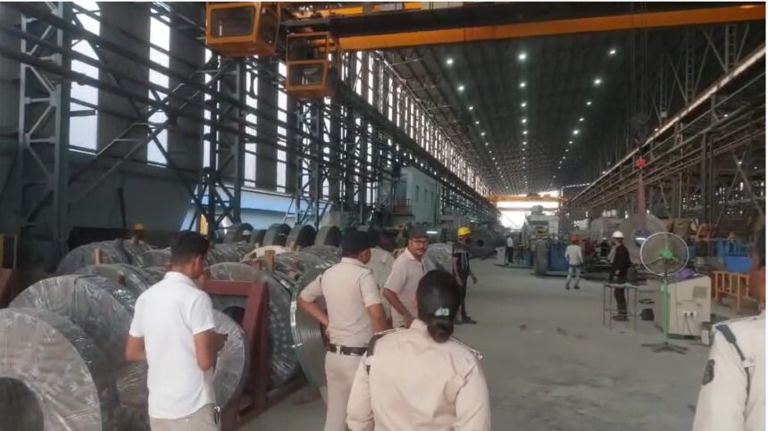 CG NEWS : राजधानी से सटे औद्योगिक क्षेत्र में बाल श्रमिकों का शोषण उजागर, दर्जन भर मासूम मुक्त