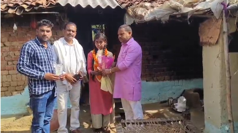 CG NEWS :संघर्षशील छात्रा हंसिका ने दसवीं कक्षा में 93.16% अंक लाकर रचा कीर्तिमान