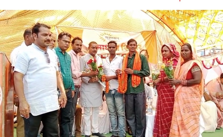 CG NEWS :समाधान शिविर में पहुंचे कलेक्टर, 84 में से 60 आवेदनों का हुआ त्वरित निराकरण