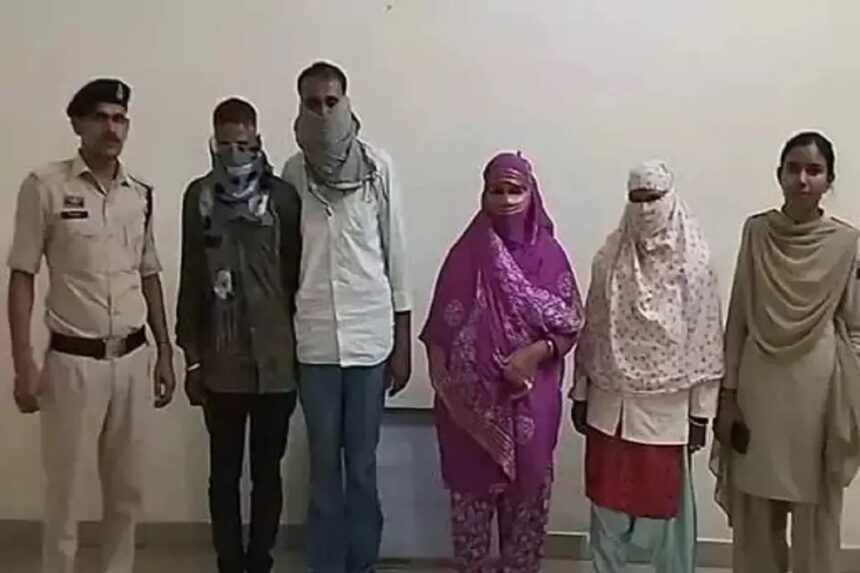Sex Racket in CG : इस गांव के मकान में चल रहे सेक्स रैकेट का भांडाफोड़, पुलिस ने मारा छापा, आपत्तिजनक हालत में पकड़े गए युवक-युवतियां