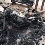 Raipur Breaking : राजधानी में बदमाशों के हौसले बुलंद...खड़ी बाइक को किया आग के हवाले