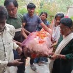 CG : बेटियों ने बदली समाज की सोच, मां को दिया कंधा, निभाईं अंतिम रस्में