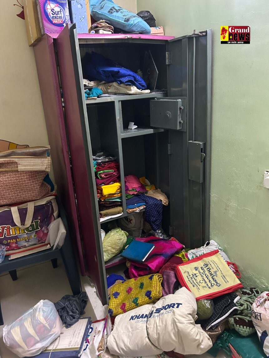 CG CRIME: एक ही रात में तीन घरों में चोरी, लाखों की संपत्ति पर हाथ साफ...CCTV में दिखा खुला दरवाजा