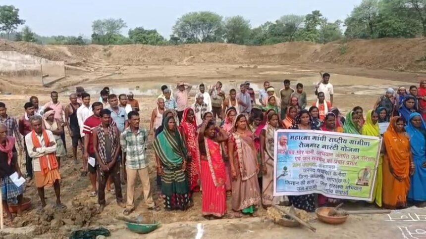 CG : मोर गांव, मोर पानीअभियान से जागा जल संरक्षण का संकल्प गांव का पानी गांव में रोकने की ली शपथ, जन-जागरूकता का व्यापक अभियान शुरू