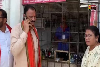 CG NEWS: स्वास्थ्य मंत्री पहुंचे शराब दुकान, मदिरा की सभी वैरायटी के स्टॉक की ली जानकारी
