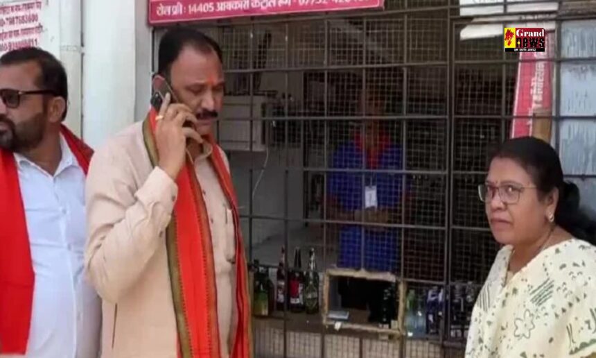 CG NEWS: स्वास्थ्य मंत्री पहुंचे शराब दुकान, मदिरा की सभी वैरायटी के स्टॉक की ली जानकारी