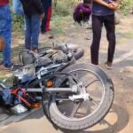 CG: प्रदूषण जांच वाहन को देख भाग रहे मोटरसाकिल चालक की वैन से हुई भिड़ंत, मोटरसाइकल चालक गंभीर रूप से घायल