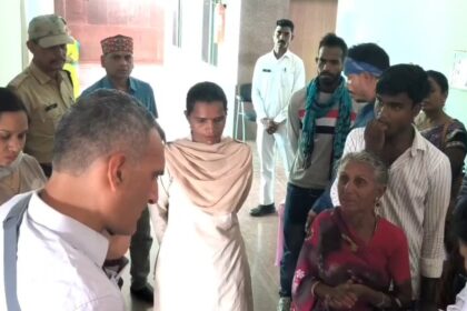 CG : रोते -बिलखते खेत पर कब्जे की शिकायत लेकर पहुंची बुजुर्ग महिला, कलेक्टर ने दिए तत्काल कार्रवाई के निर्देश