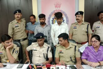 CG CRIME : राहगीरों से लूटपाट करने वाले दो लूटेरे गिरफ्तार 