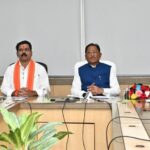 Chhattisgarh : सीएम विष्णु देव साय ने आत्मसमर्पित नक्सलियों और नक्सल हिंसा से पीड़ित 2500 परिवारों को जारी की प्रधानमंत्री आवास योजना की पहली किस्त
