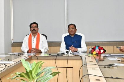 Chhattisgarh : सीएम विष्णु देव साय ने आत्मसमर्पित नक्सलियों और नक्सल हिंसा से पीड़ित 2500 परिवारों को जारी की प्रधानमंत्री आवास योजना की पहली किस्त