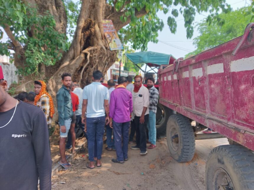 CG NEWS : अवैध रेत परिवहन का कहर, ट्रैक्टर ने युवक को रौंदा, हालत गंभीर