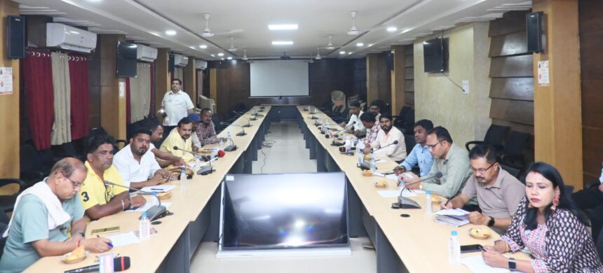 CG : कलेक्टर श्री उइके ने सुशासन तिहार के संबंध में ली प्रेस वार्ता, 5 मई से होने वाले समाधान शिविरों की दी जानकारी