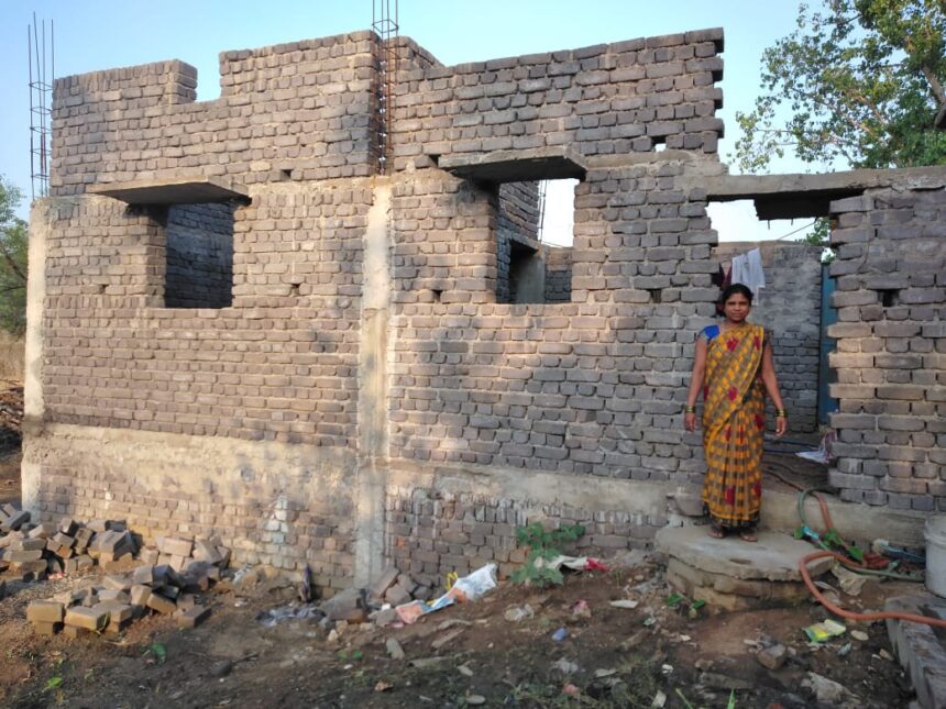 CG NEWS : अकोली में मुख्यमंत्री आवास योजना के हितग्राहियों को दूसरी किस्त नहीं हो रही जारी, नहीं मिली है मनरेगा के 90 दिन की राशि