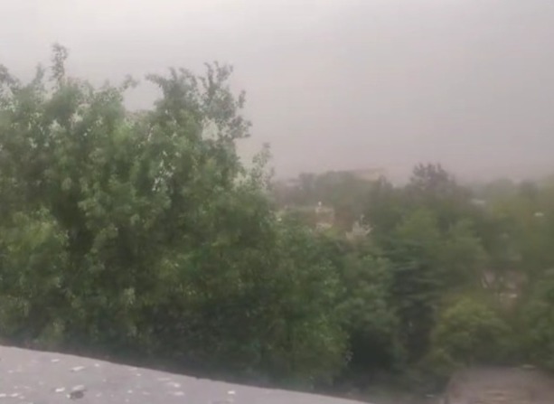 CG News : रायगढ़ में तेज आंधी-तूफान का कहर, कई होर्डिंग गिरे, पेड़ भी टूटे
