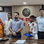 BIG NEWS : निजामपुर गांव में रचा गया इतिहास: रामसेवक बना पहला 10वीं पास छात्र, संघर्ष और संकल्प की मिसाल