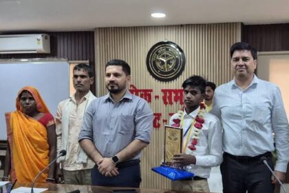 BIG NEWS : निजामपुर गांव में रचा गया इतिहास: रामसेवक बना पहला 10वीं पास छात्र, संघर्ष और संकल्प की मिसाल