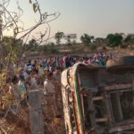CG ACCIDENT : चौथिया जा रही माजदा अनियंत्रित होकर पलटी, मची चीख पुकार, 15 घायल, 6 लोगों की हालत नाजुक 