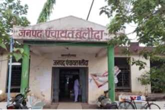 CG NEWS : 'चाय-पानी' के बिना नहीं मिलता आवास! झपेली में आवासमित्र की खुलेआम वसूली, सीईओ ने दिए जांच के आदेश,पढ़िए क्या है पूरा मामला