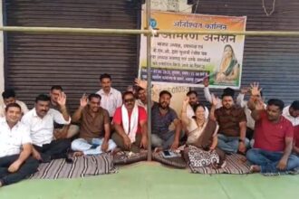 CG NEWS : CMO और अध्यक्ष, उपाध्यक्ष से परेशान होकर आमरण अनशन पर बैठी कांग्रेस अध्यक्ष प्रत्याशी संगीता यादव